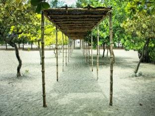 Crystal Beach Resort San Narciso エクステリア 写真